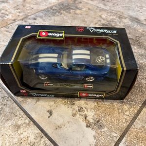 Burago 1.24 Dodge Viper GTS Coupe 1996 Die Cast Model Toy Car